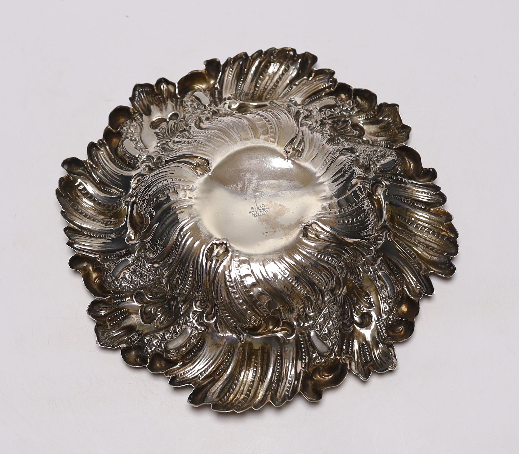 A late Victorian repousse silver bowl, by Walker & Hall, Sheffield, 1899, 26.2cm, 13.5oz.